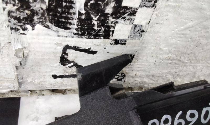 Кронштейн фар левый