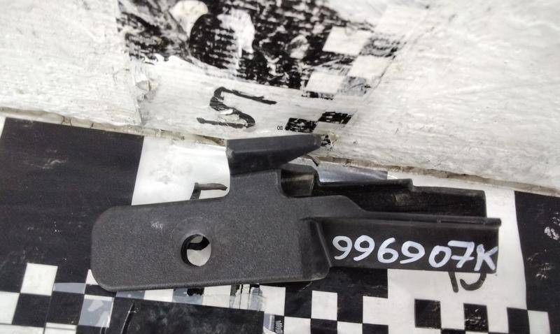 Кронштейн фар левый