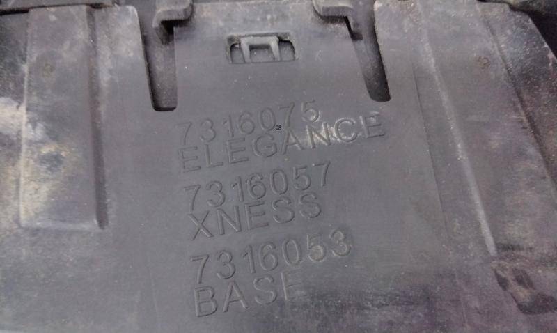 Решетка радиатора левая