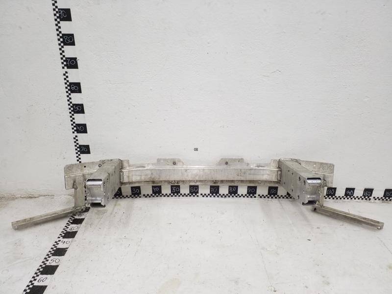 Усилитель переднего бампера