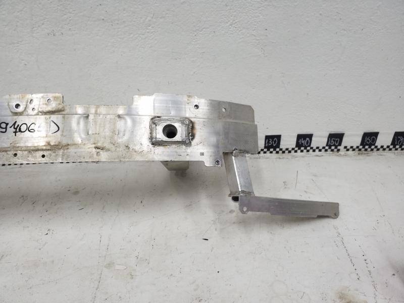 Усилитель переднего бампера