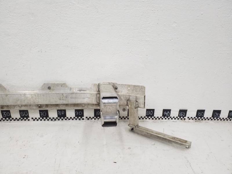 Усилитель переднего бампера