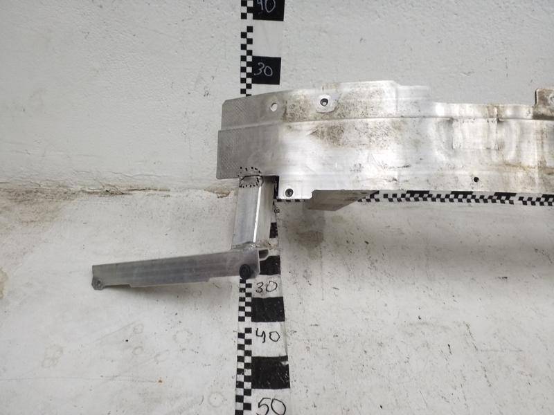 Усилитель переднего бампера