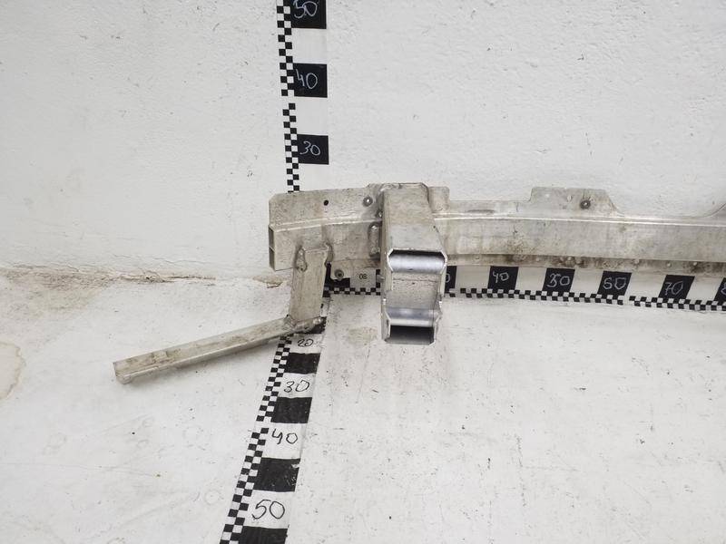 Усилитель переднего бампера