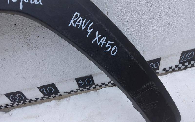Накладка переднего крыла правого