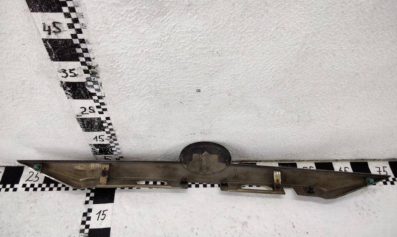 Накладка крышки багажника