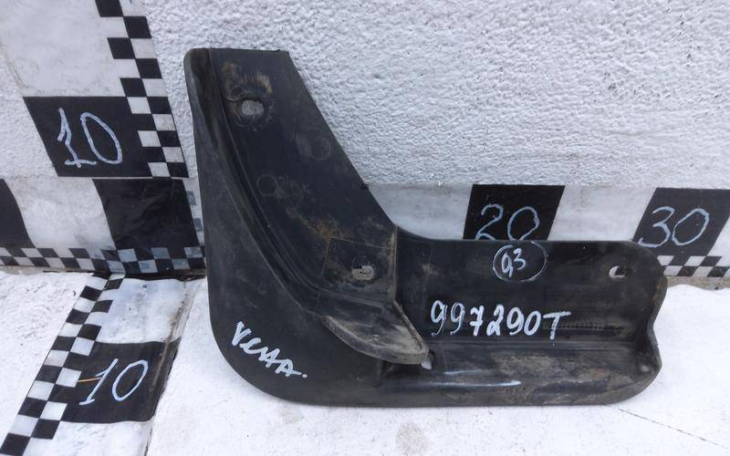 Брызговик передний левый