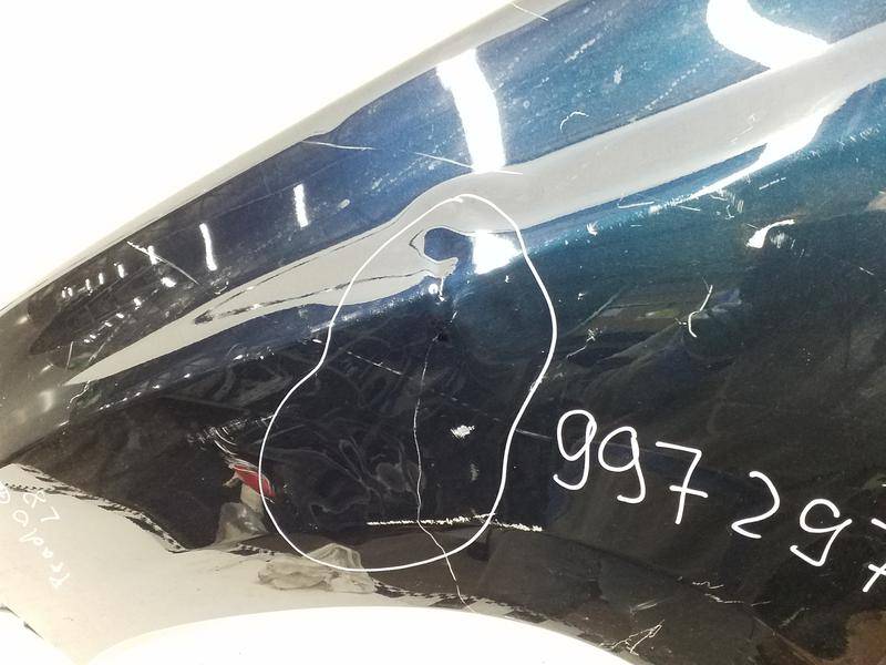 Крыло переднее левое