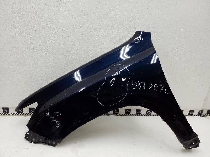 Крыло переднее левое