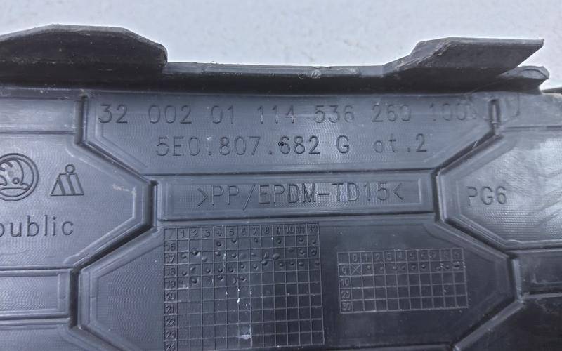 Накладка переднего бампера правая