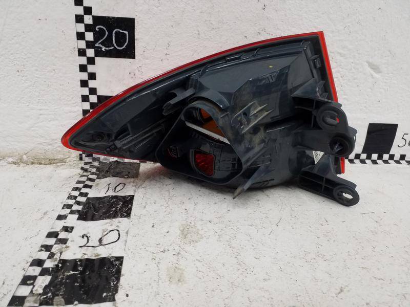 Фонарь задний наружный правый