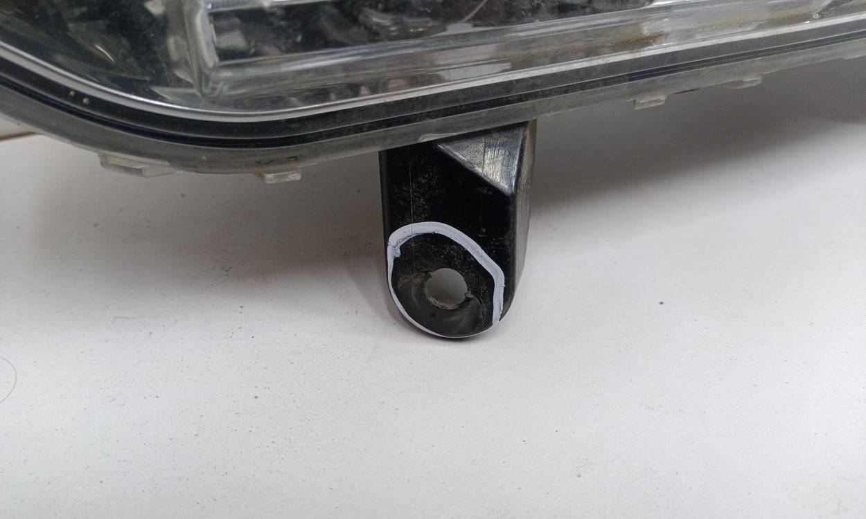 Фара противотуманная левая