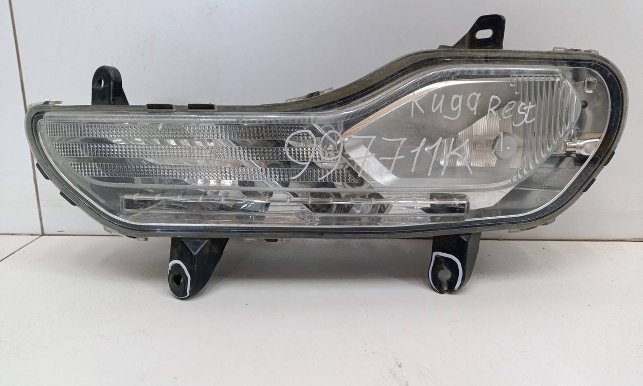 Фара противотуманная левая