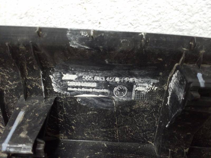 Кожух замка багажника