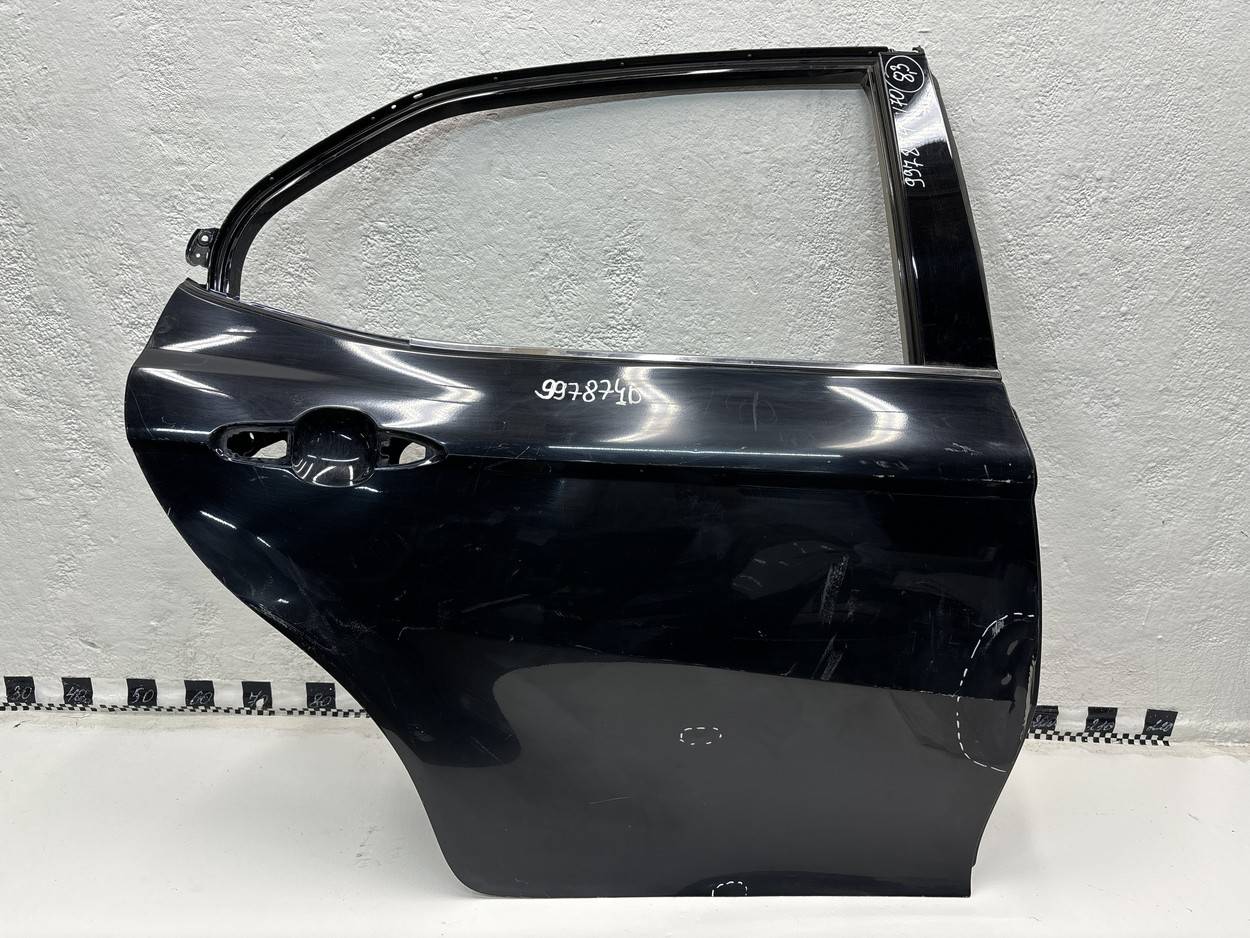 Дверь задняя правая