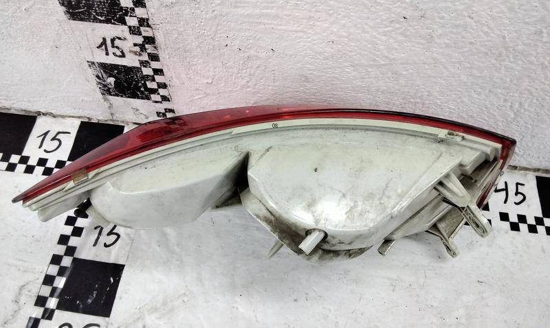 Фонарь задний наружный правый