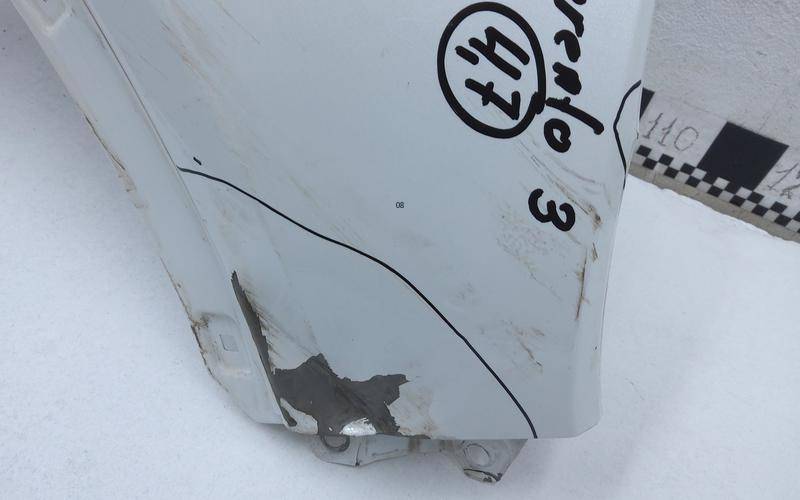 Крыло переднее правое