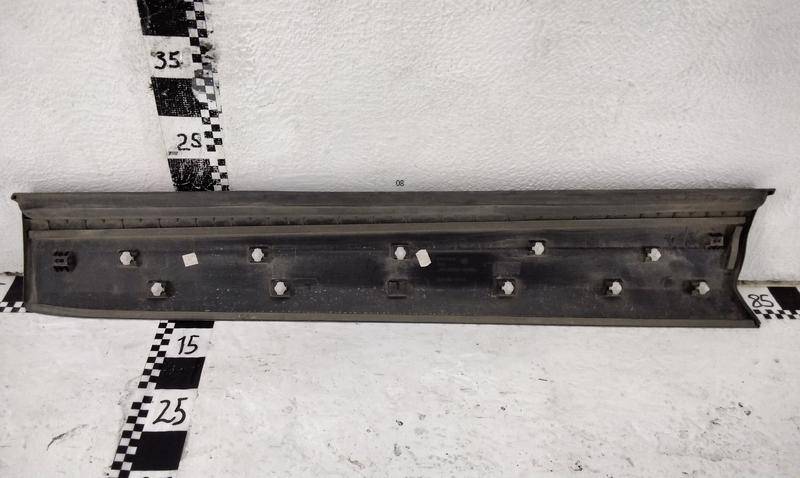 Накладка двери передней левой