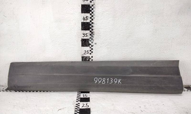 Накладка двери передней левой