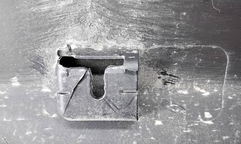 Накладка двери передней левой