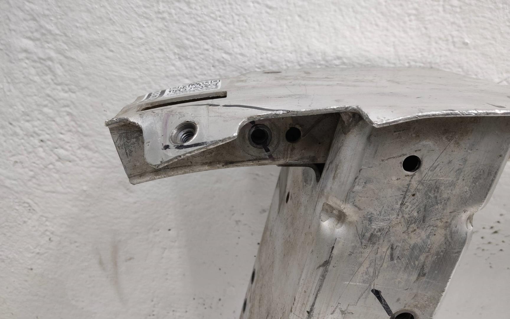 Усилитель переднего бампера