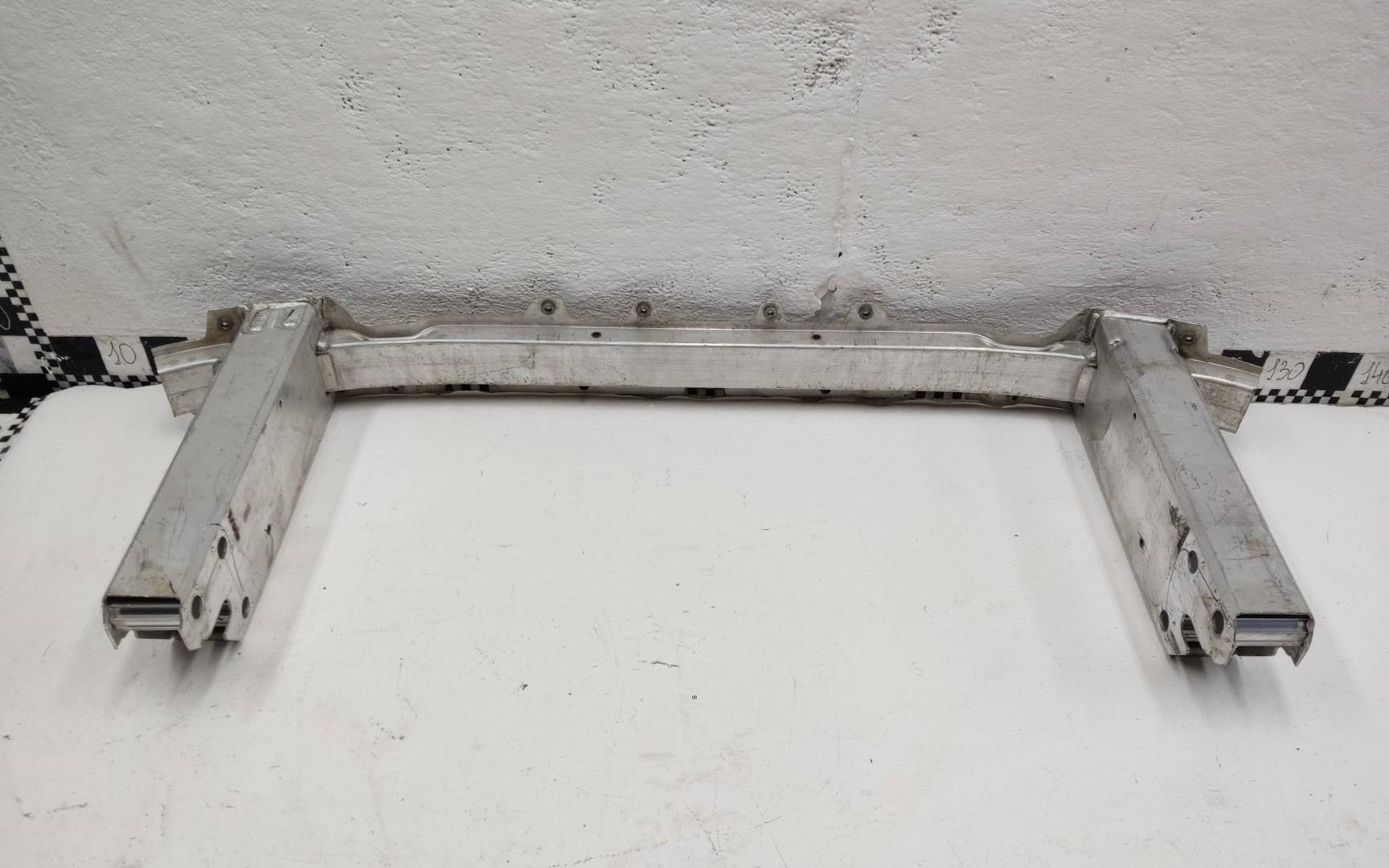 Усилитель переднего бампера