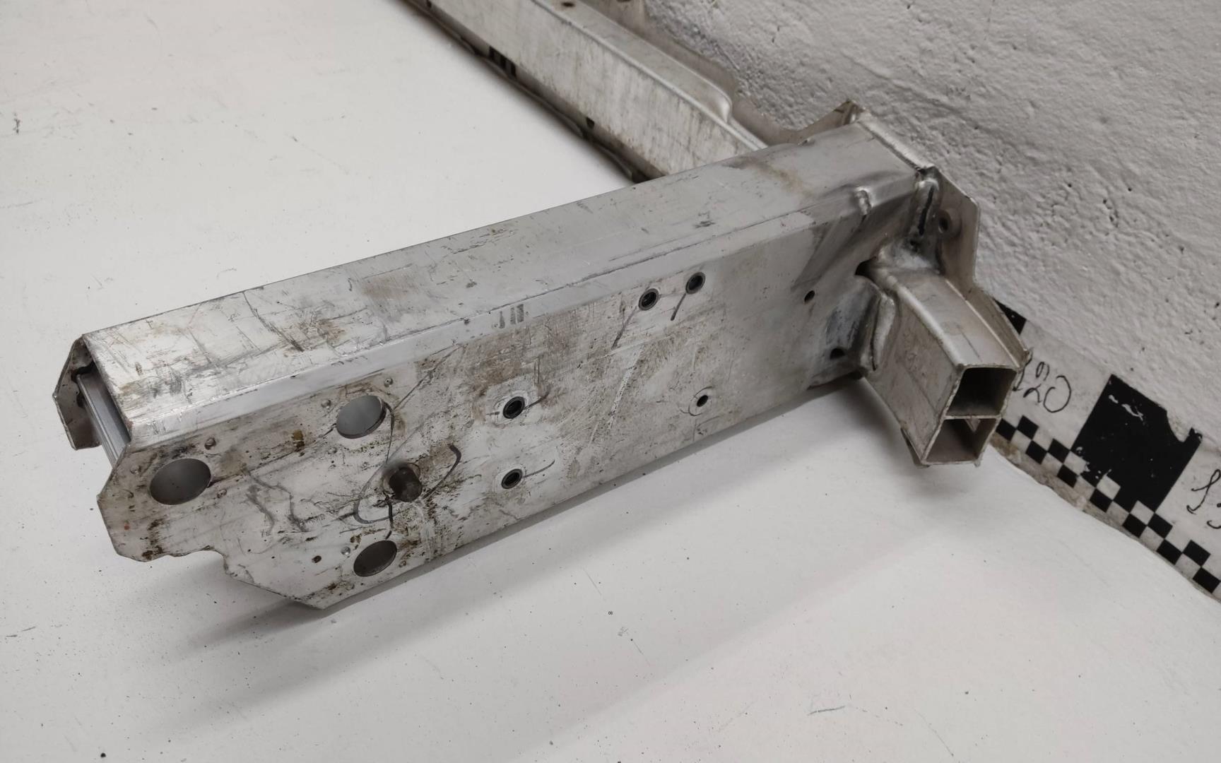 Усилитель переднего бампера