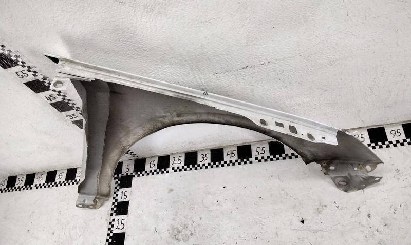 Крыло переднее левое