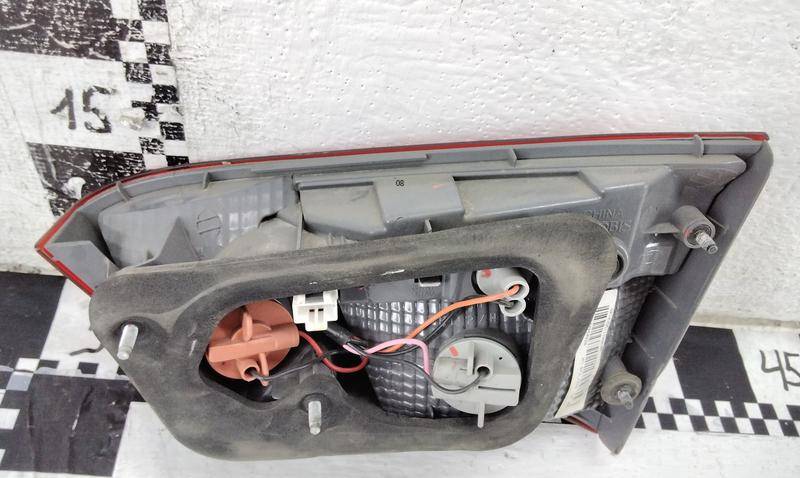 Фонарь задний внутренний левый