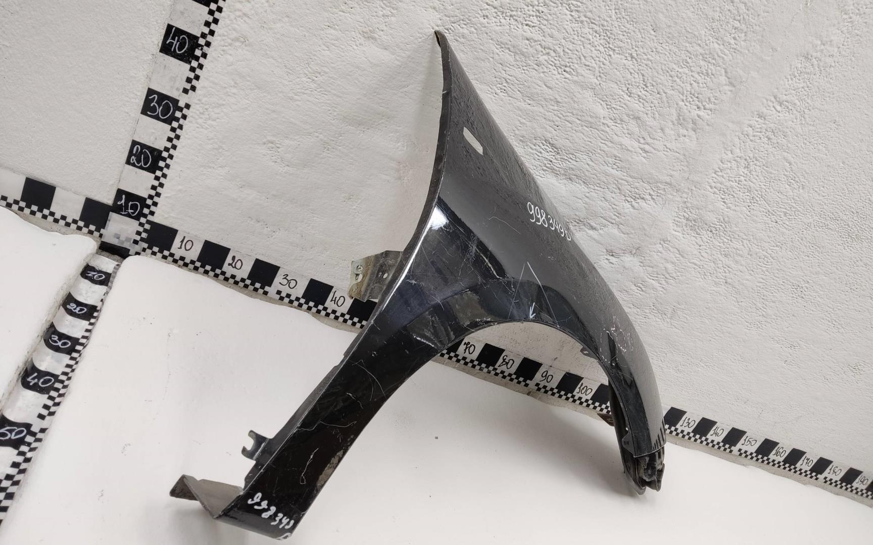 Крыло переднее правое