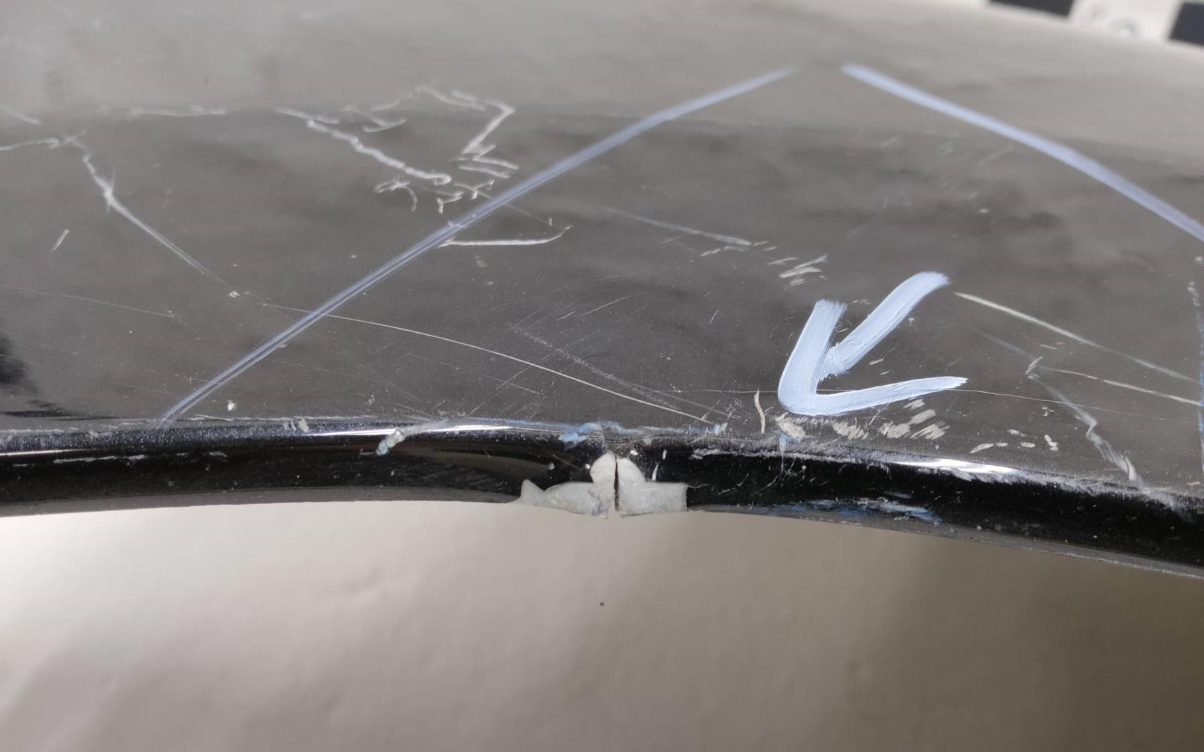 Крыло переднее правое