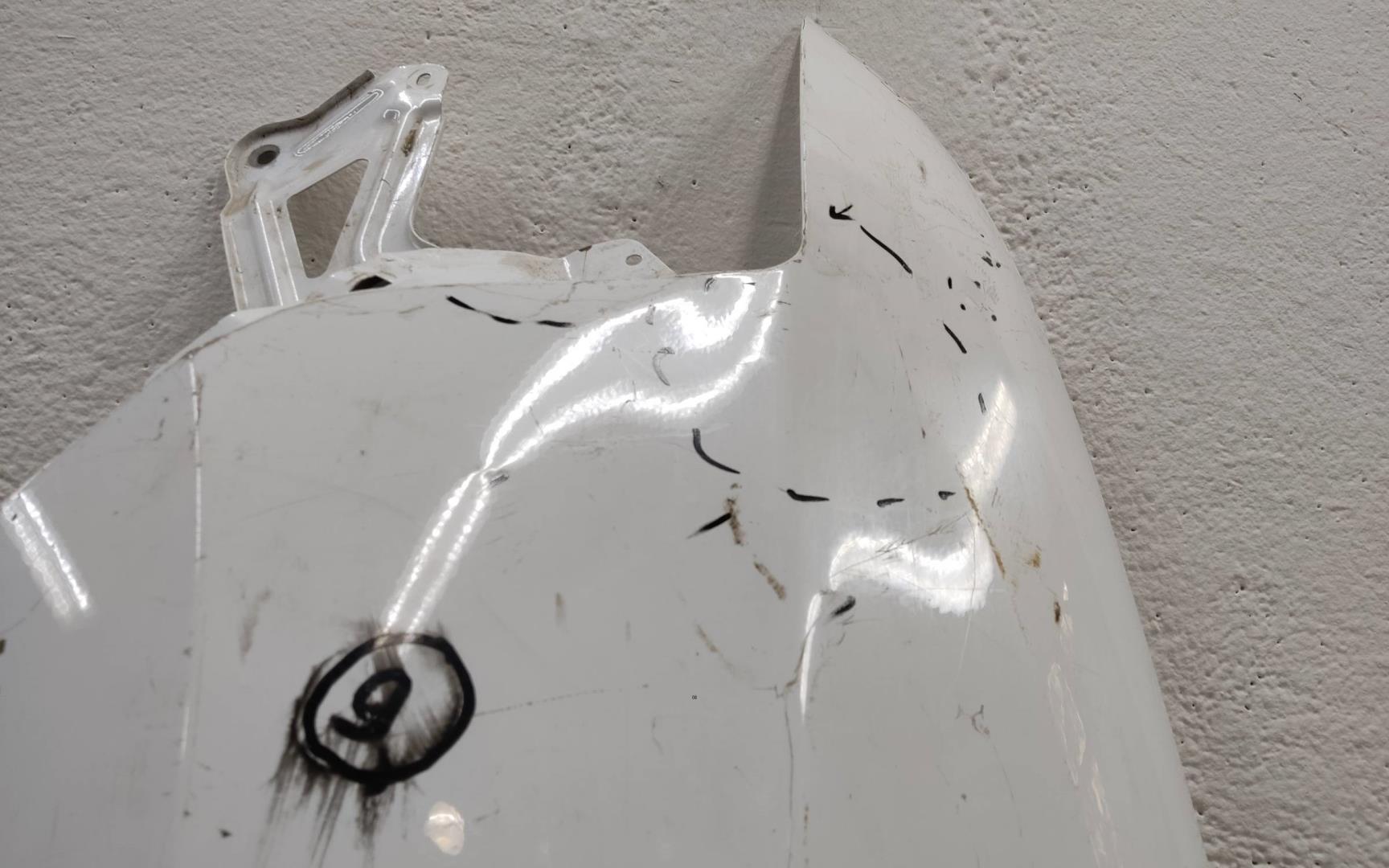 Крыло переднее левое