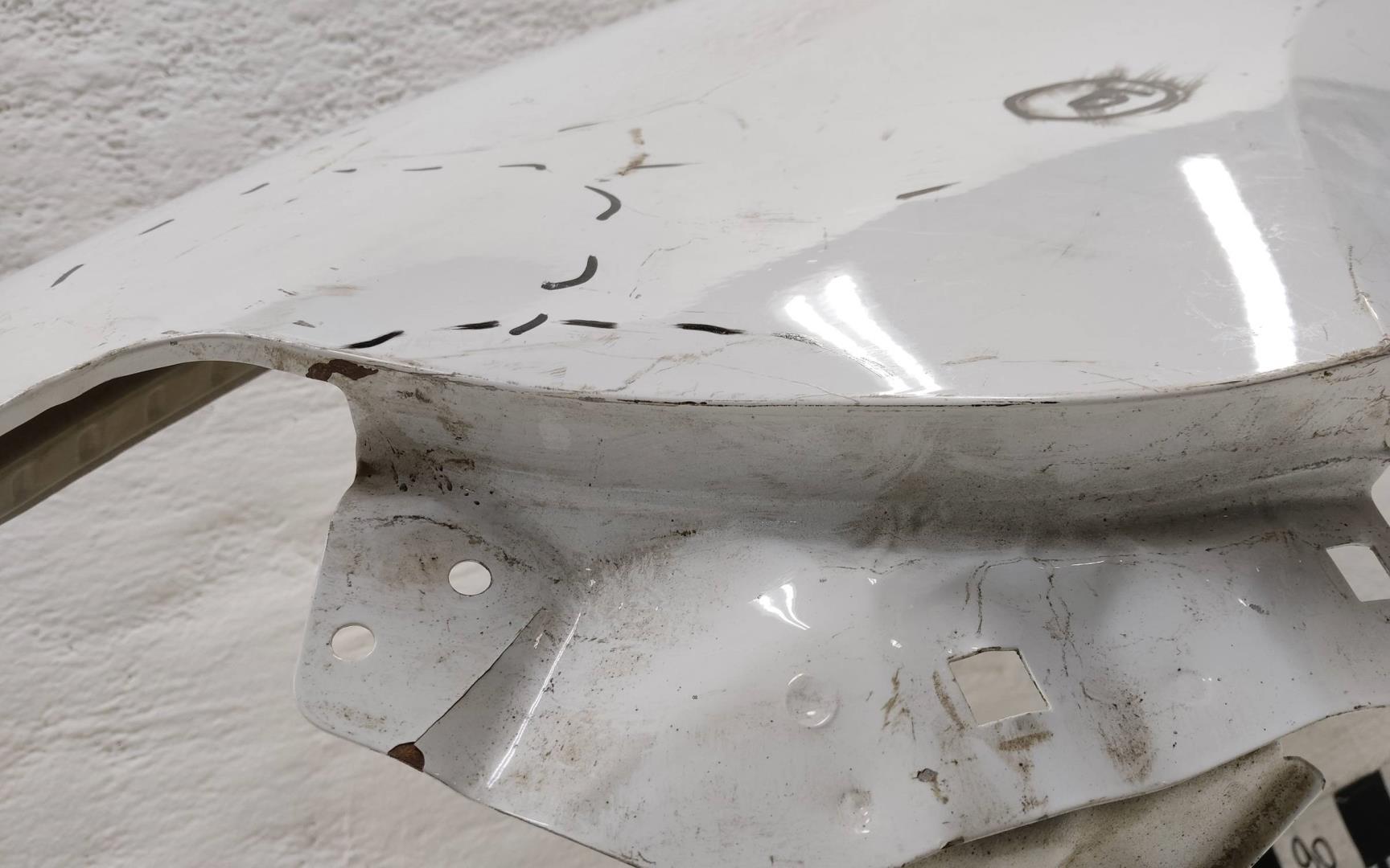 Крыло переднее левое