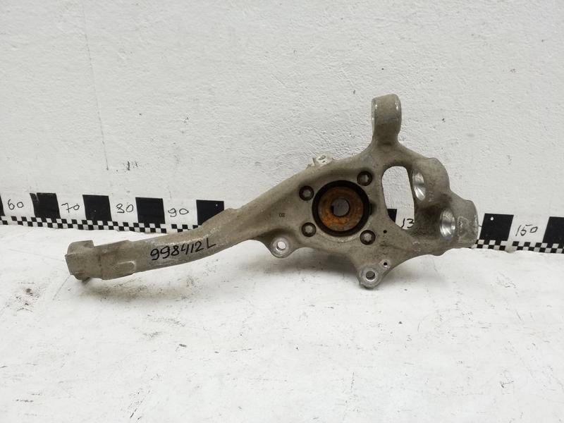 Кулак поворотный передний левый