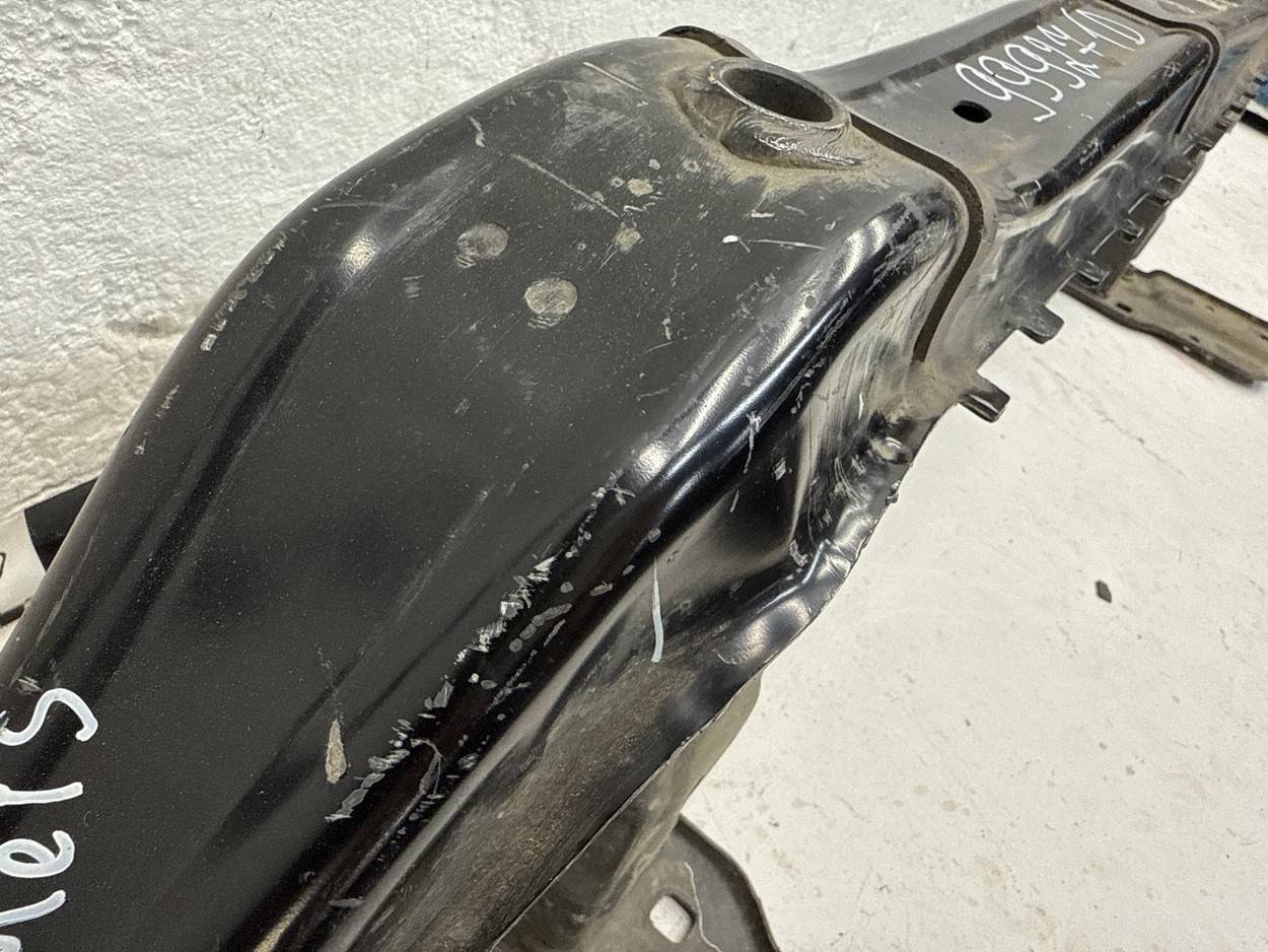 Усилитель переднего бампера