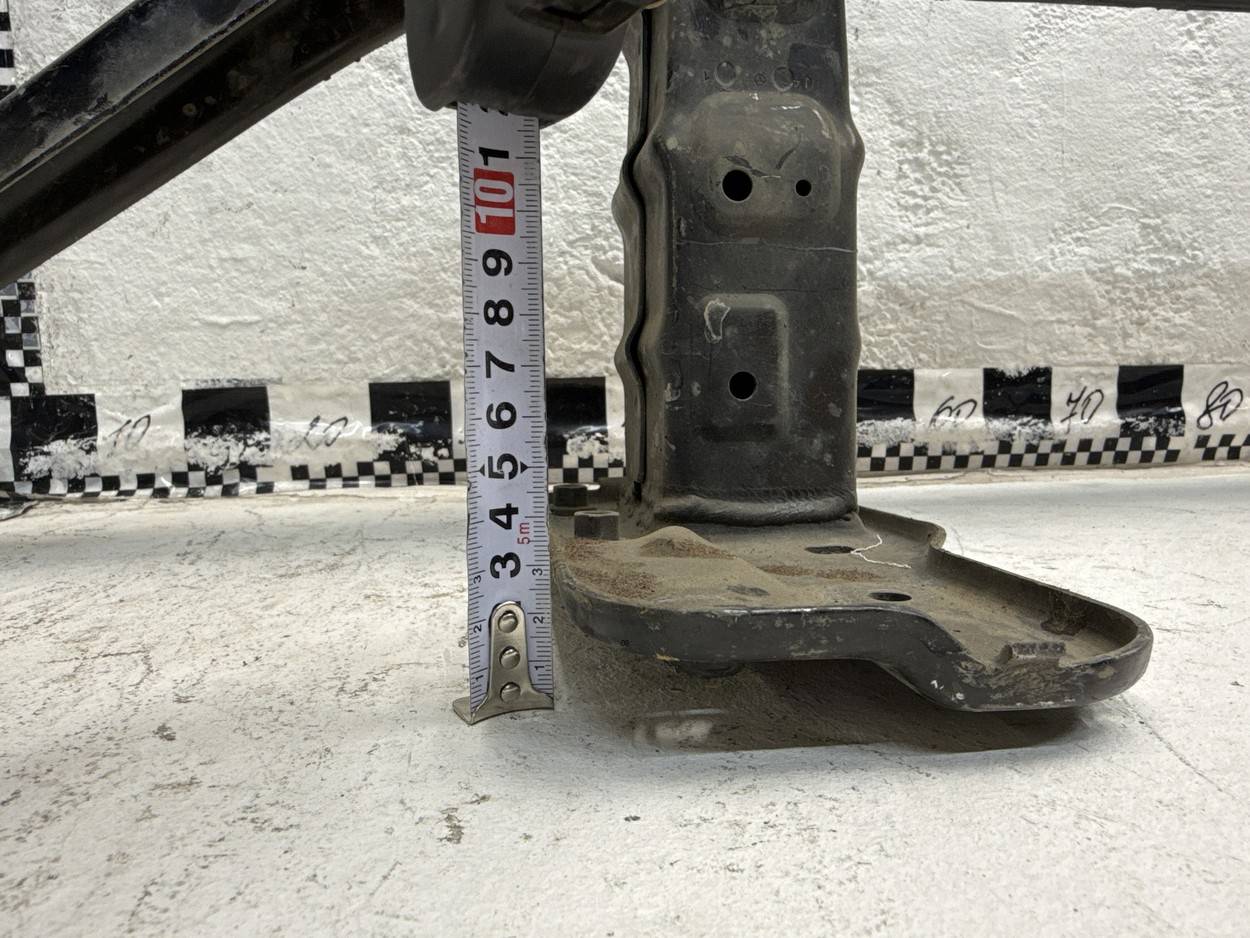 Усилитель переднего бампера