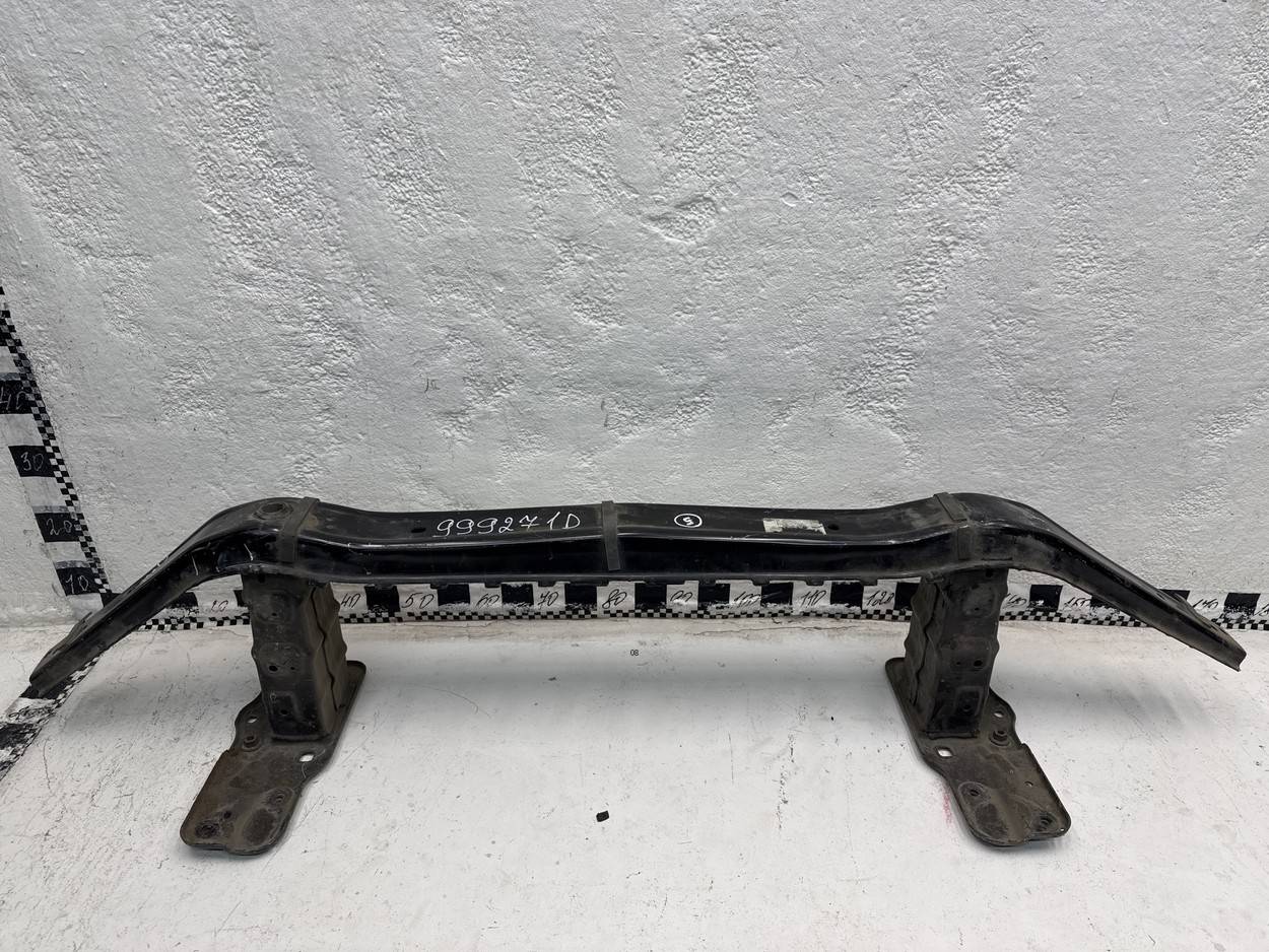 Усилитель переднего бампера