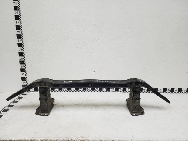 Усилитель переднего бампера