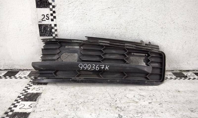 Заглушка бампера правая