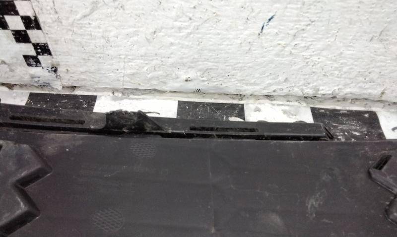 Заглушка бампера правая