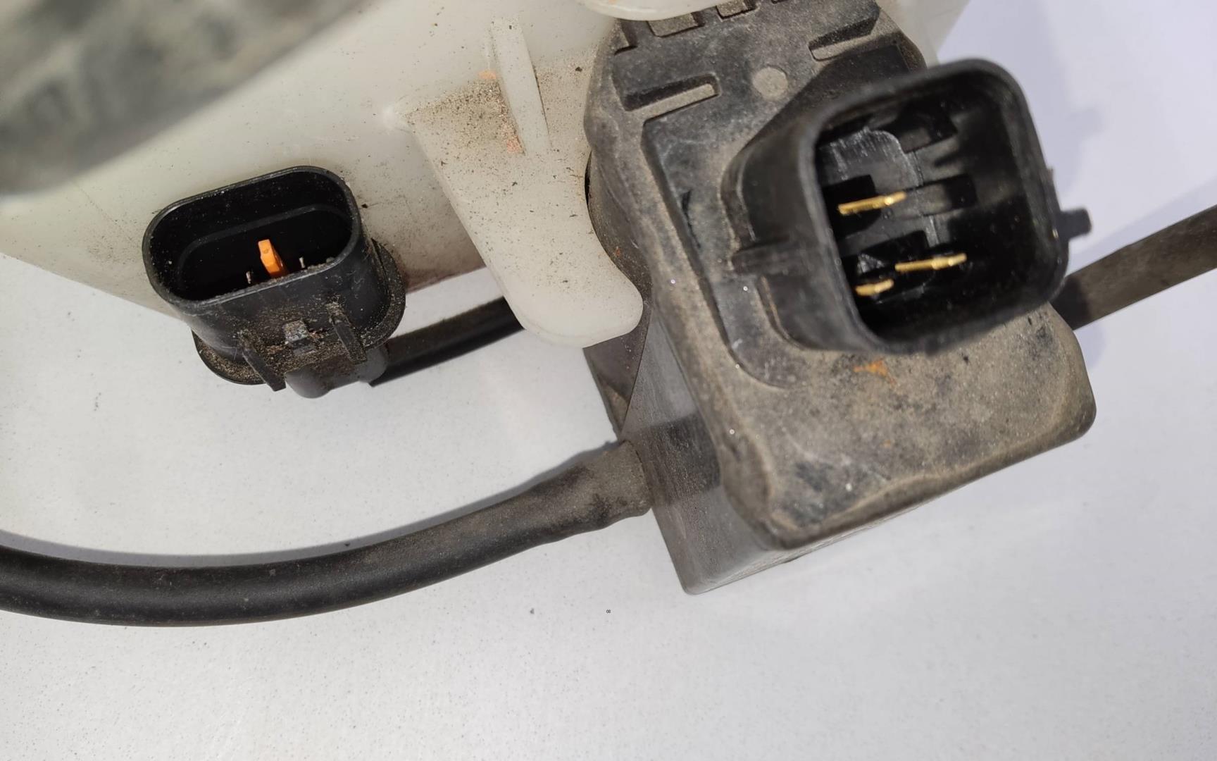 Бачок омывателя лобового стекла