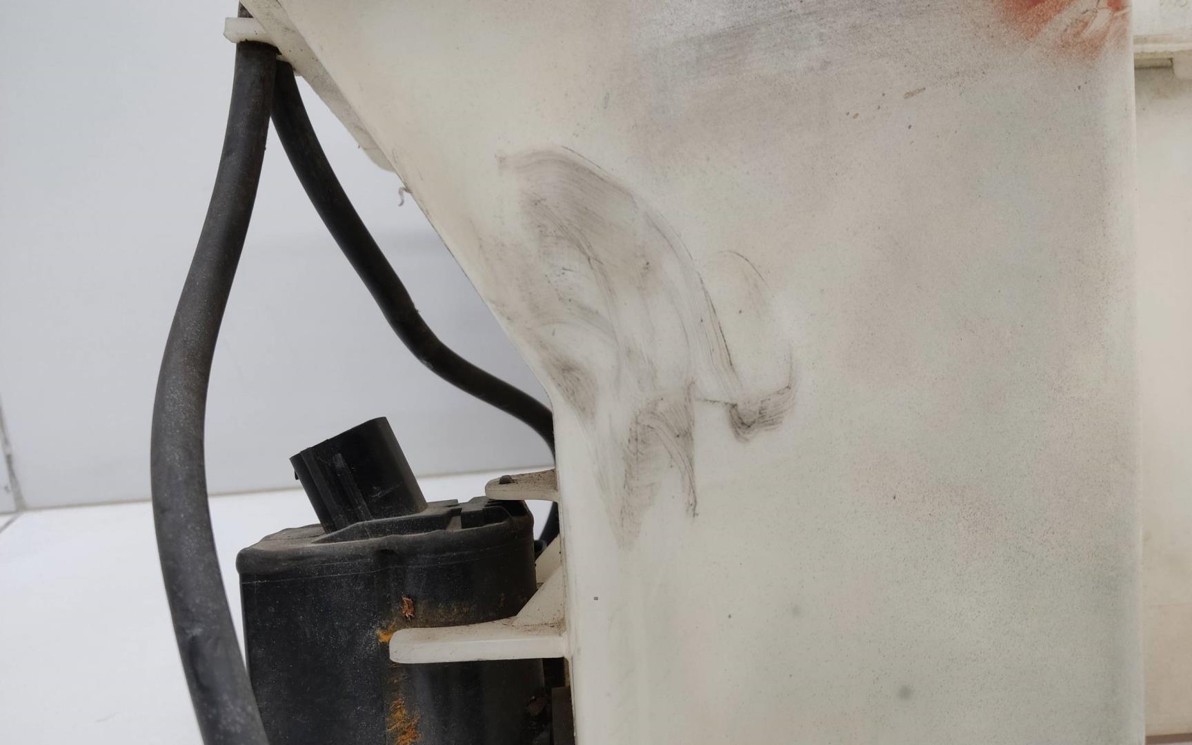 Бачок омывателя лобового стекла