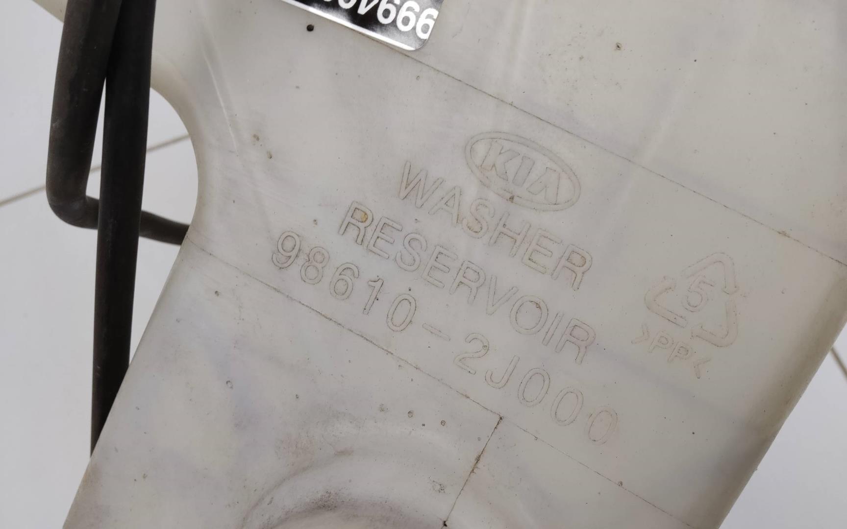 Бачок омывателя лобового стекла