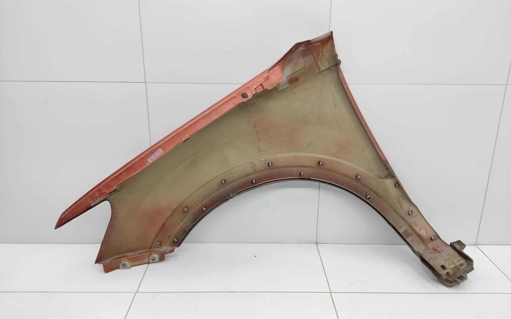 Крыло переднее правое