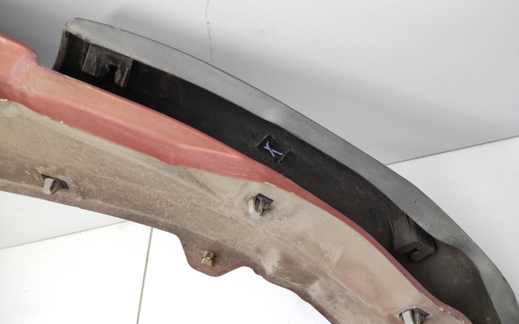 Крыло переднее правое