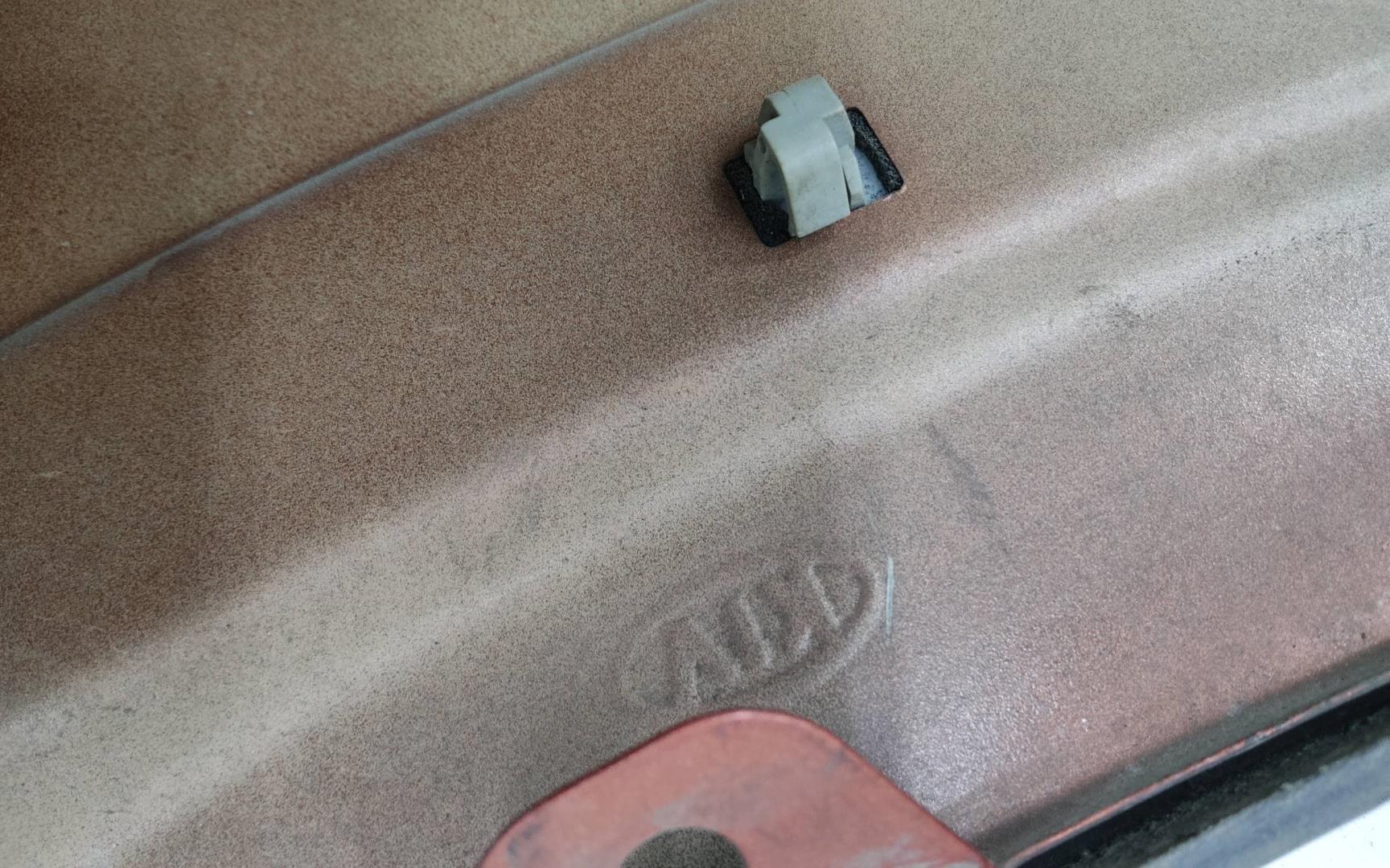 Крыло переднее правое