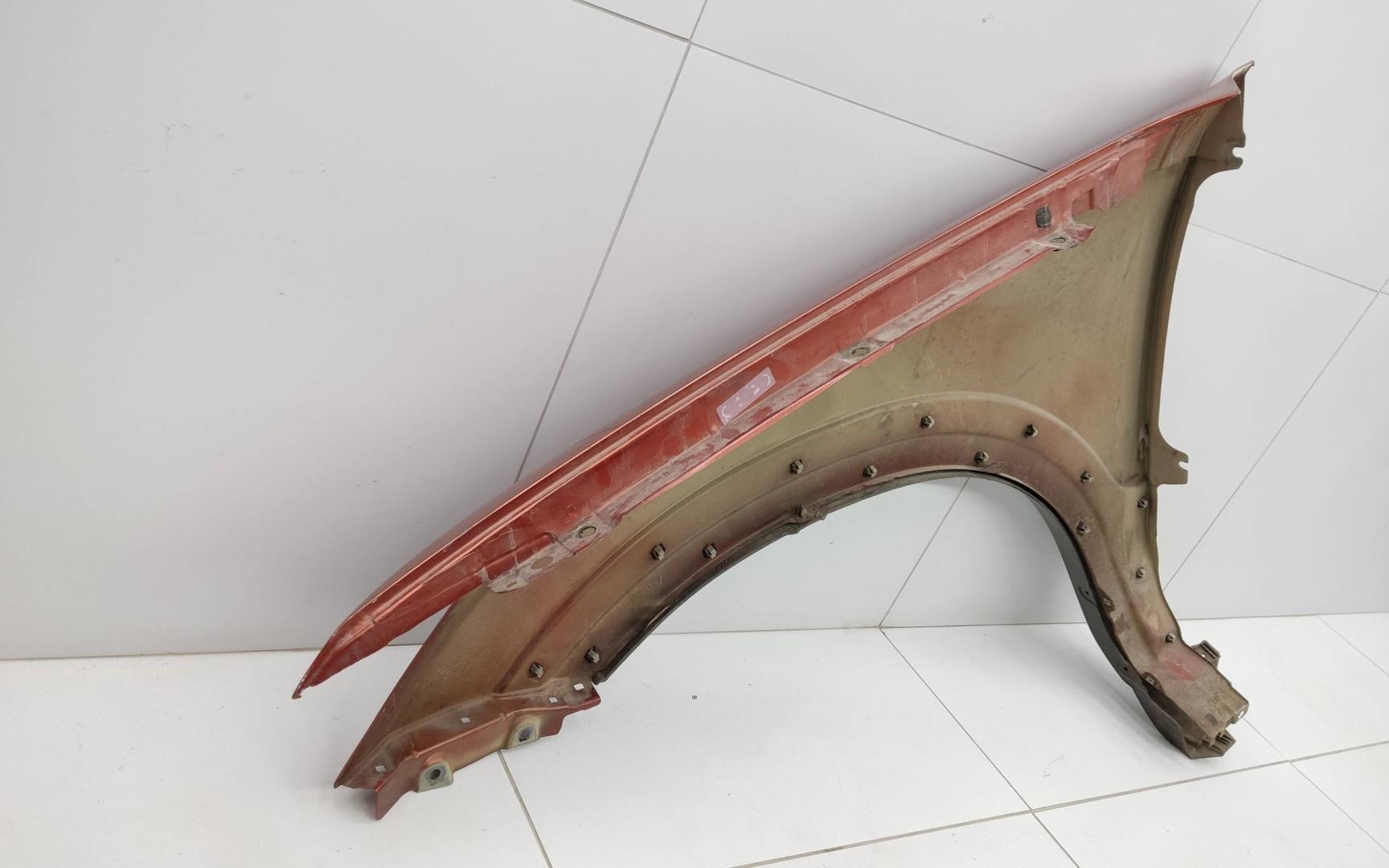 Крыло переднее правое