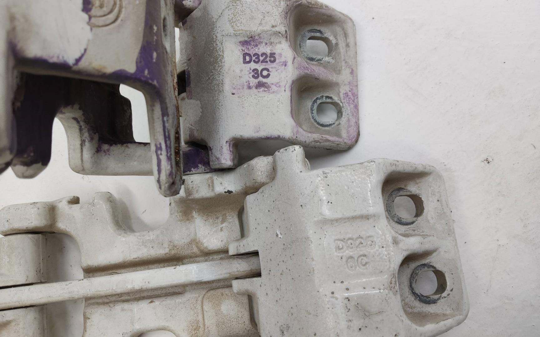 Петля двери задней