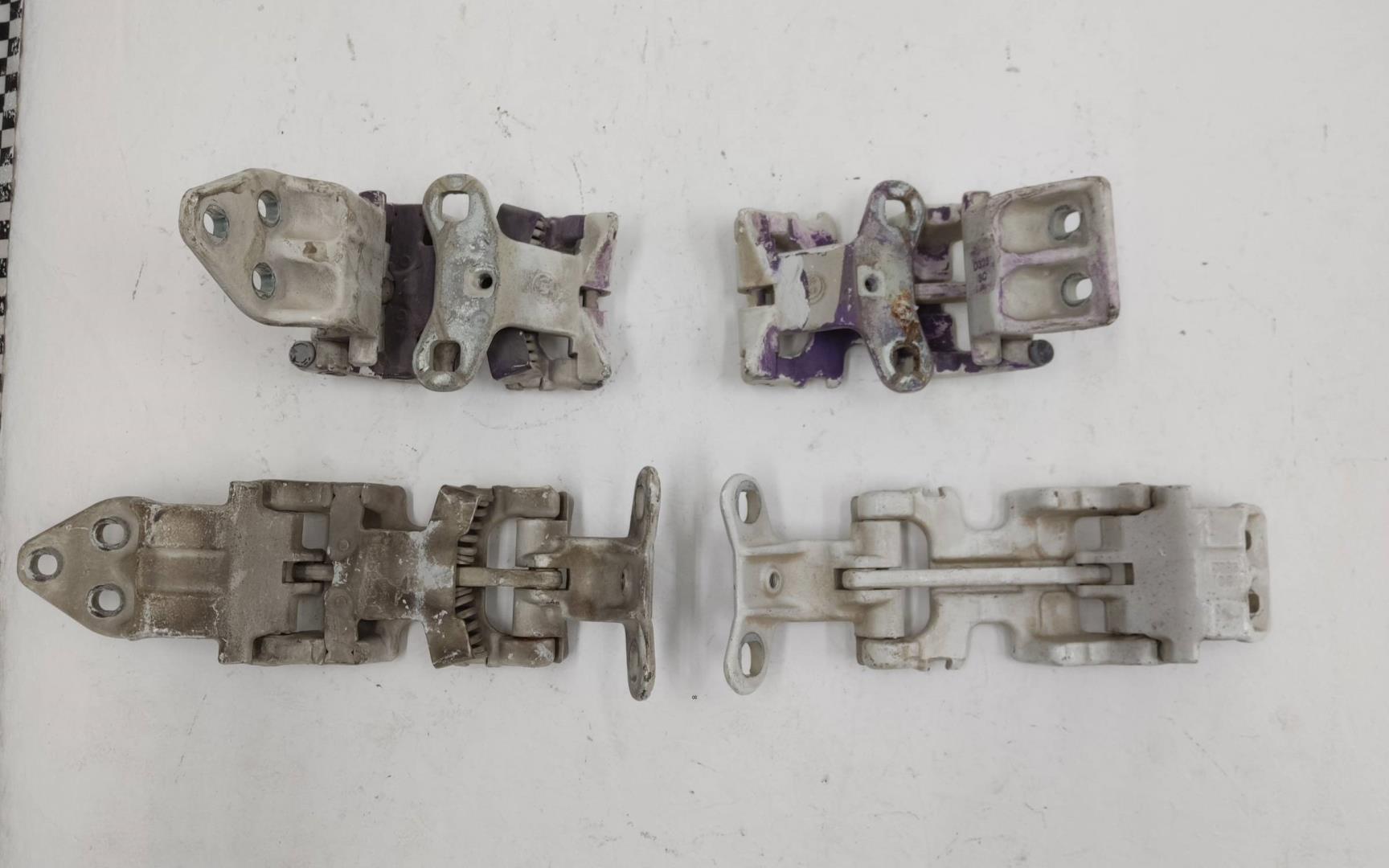 Петля двери задней