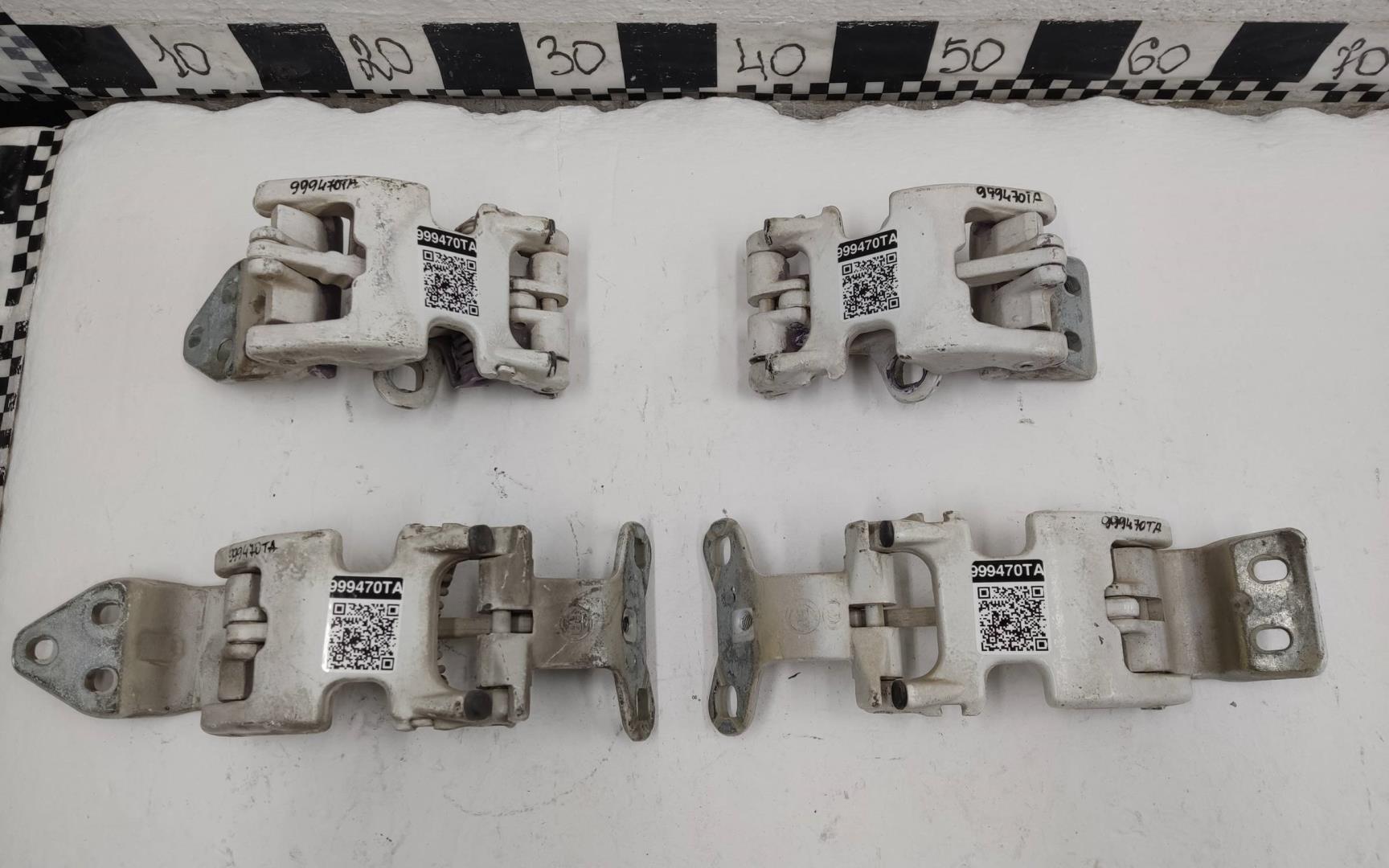 Петля двери задней